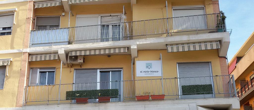 Apartamento El Mirlo Blanco Вилена Екстериор снимка